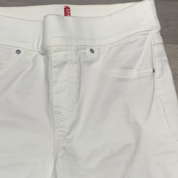 Spanx Jeans Women's White Distressed Ankle Slim Raw Hem Pull On 20229R - Size XS - Picture 3 of 13